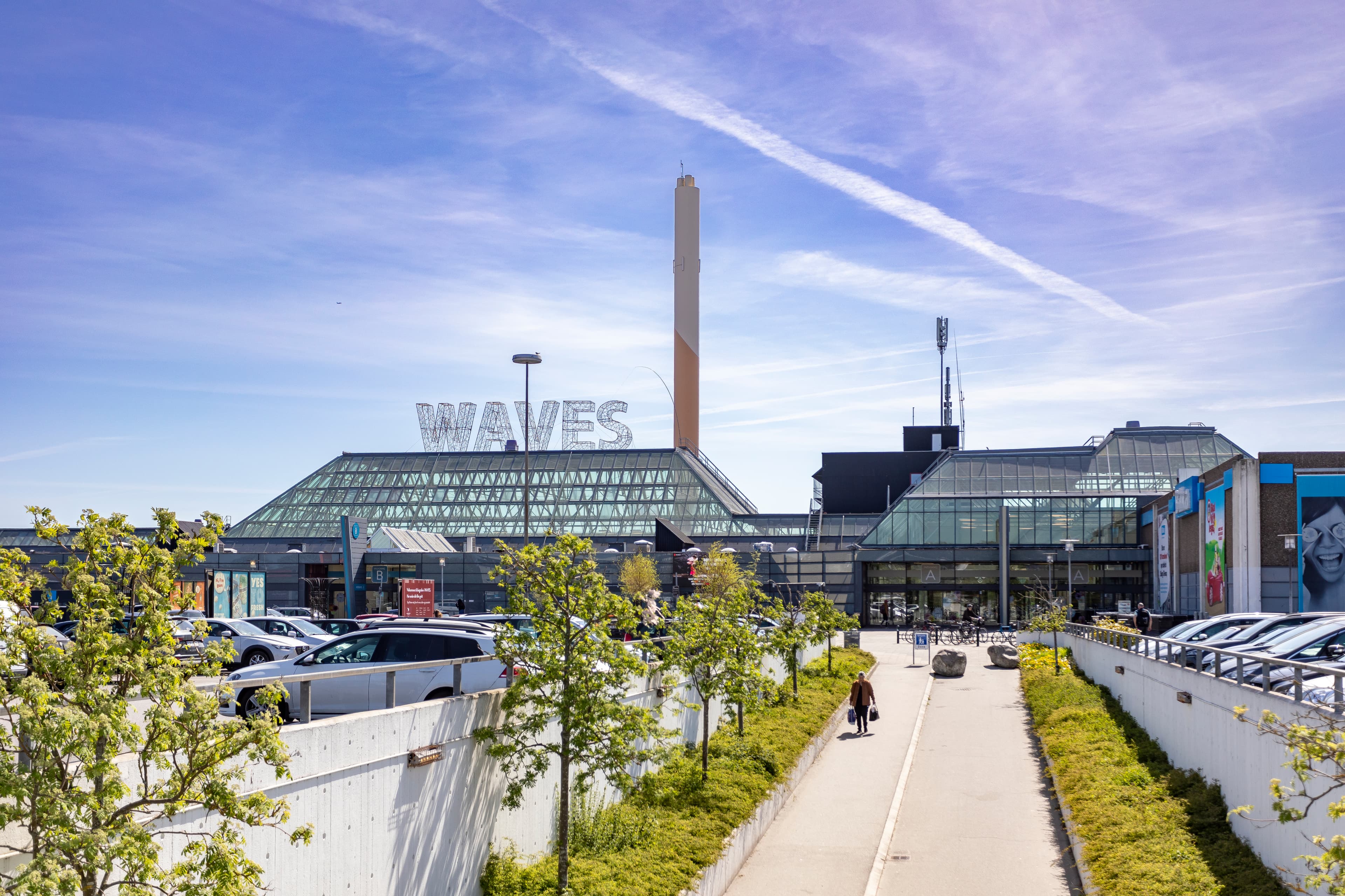 Waves shopping center in Hundige