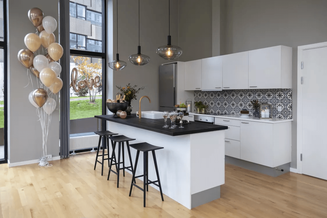 Fælleslokale pyntet op til fest i ejendommen Skibbroen i København SV