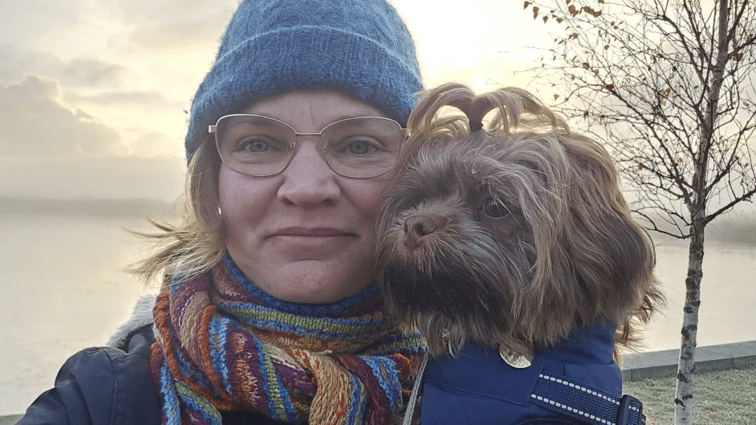 Henriette with her dog. She is a resident of the Elsehus property in Ørestad