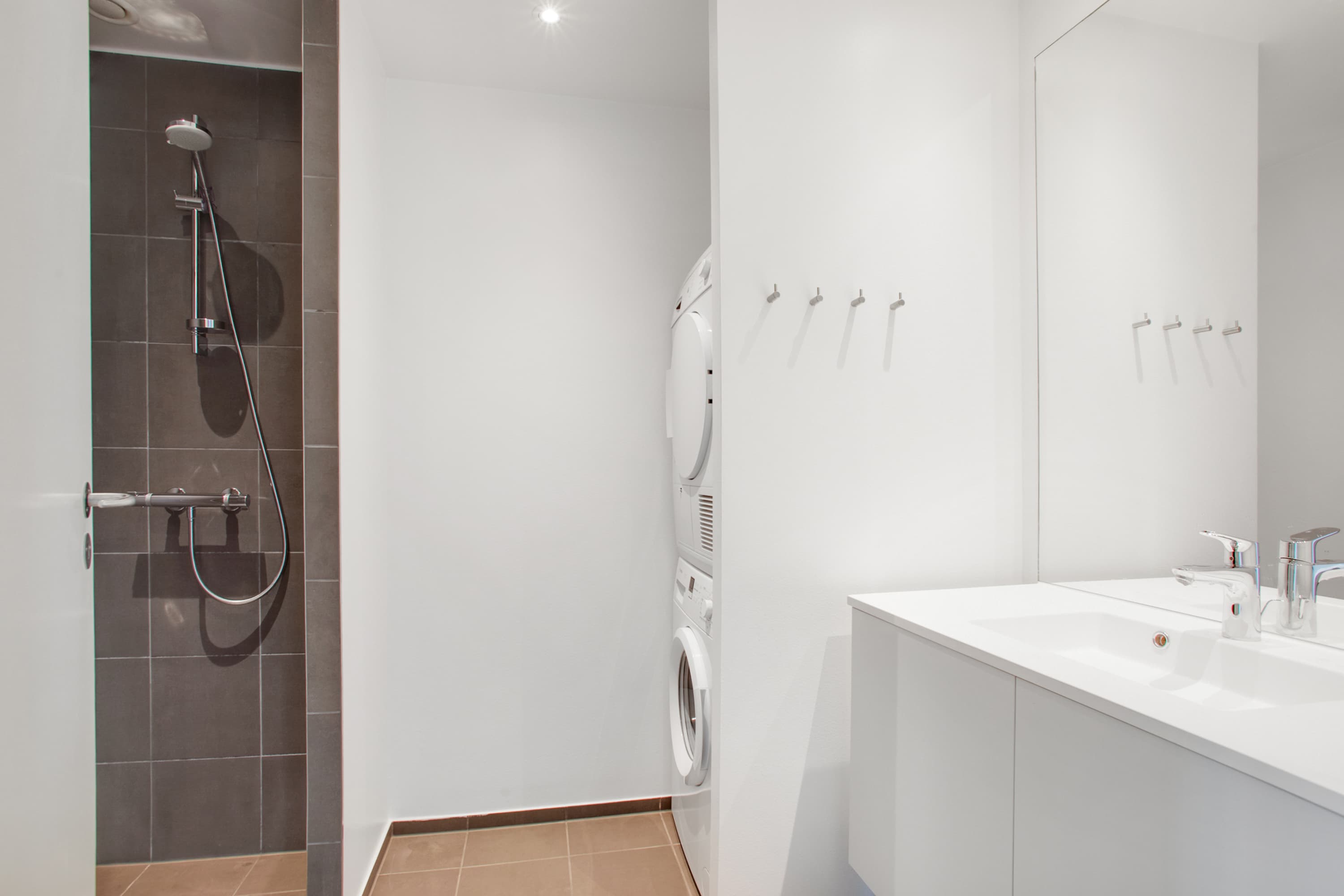 Kæmpe 2 værelses lejlighed med altan 3