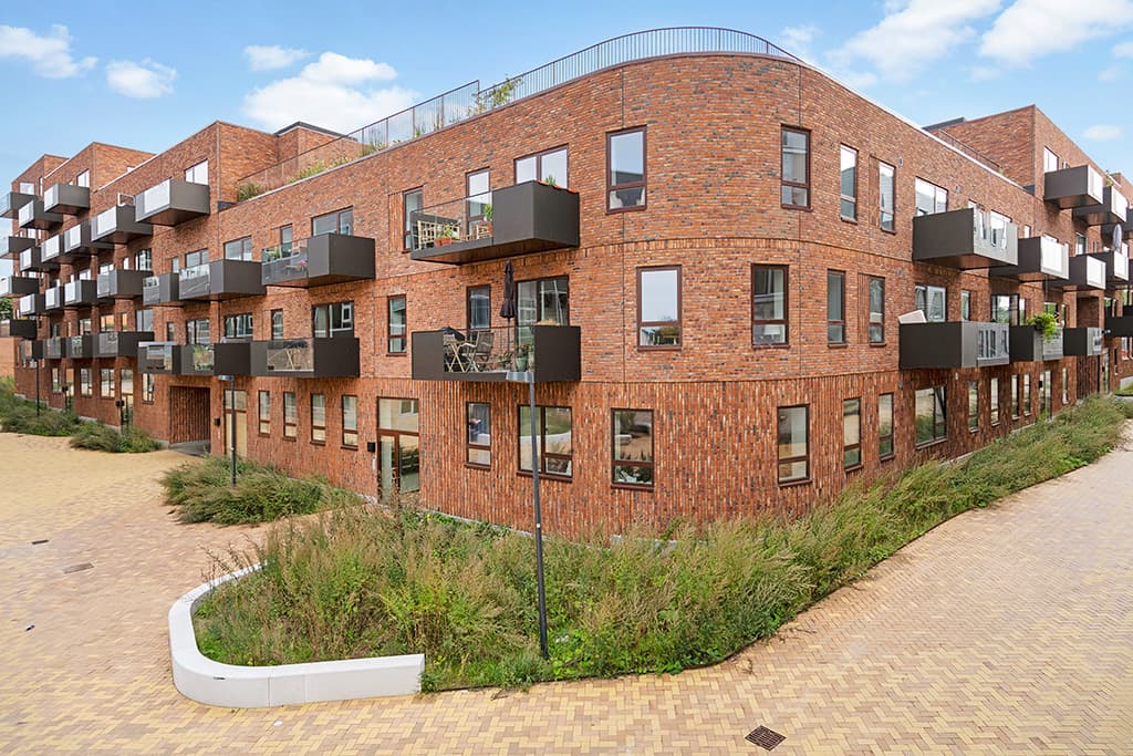 Stor 3 værelses lejlighed på øverste etage med solrig altan 0