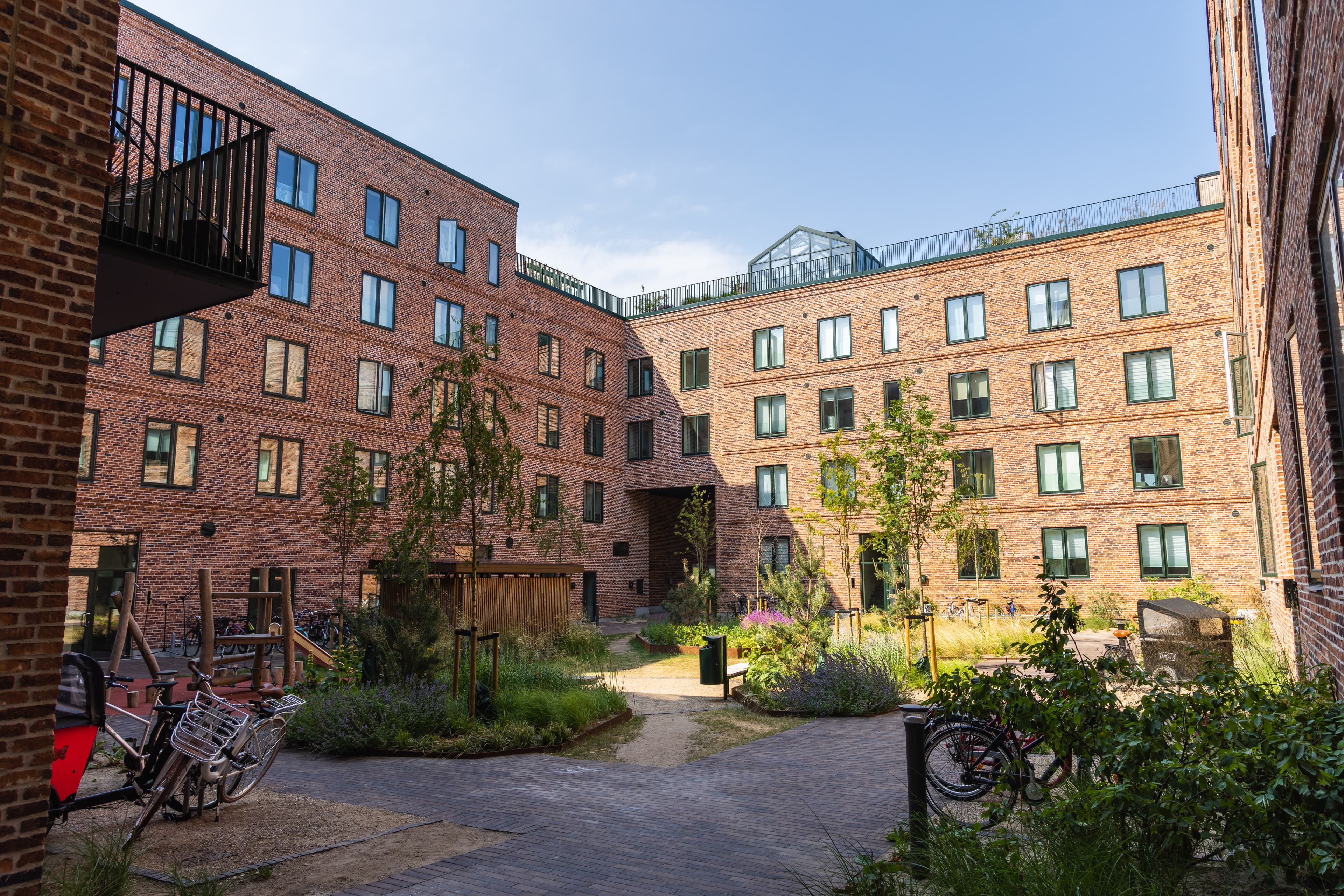 3 værelses lejlighed med stor stue og sydvendt terrasse 0