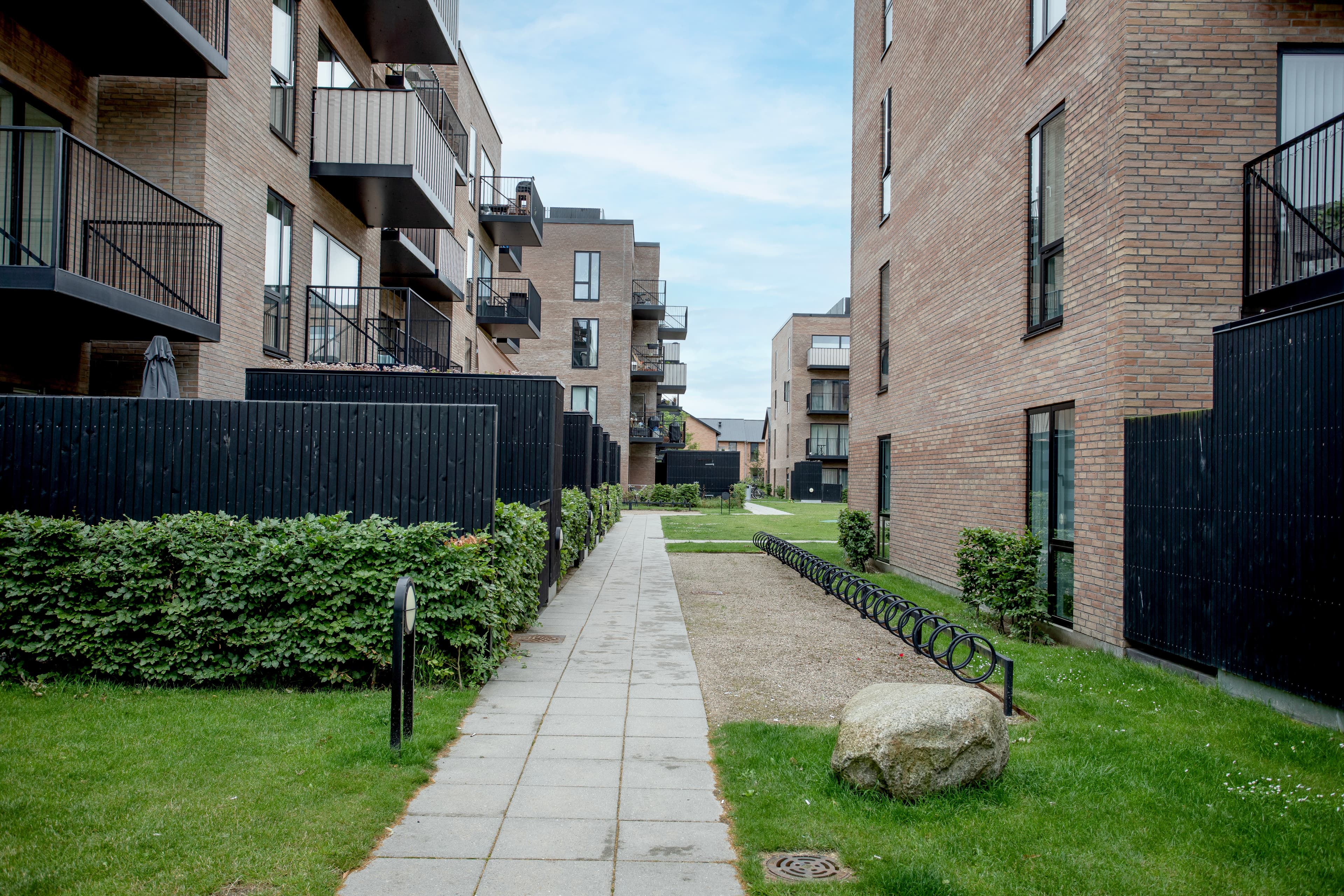 Walkway and facade at the Agerhusene property in Høje Taastrup